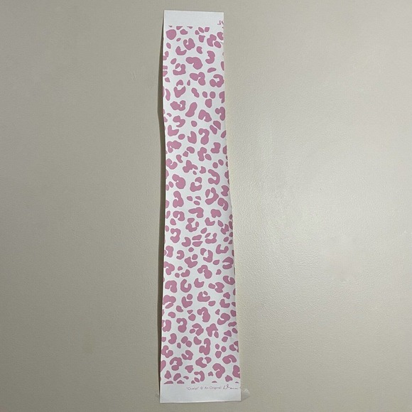Dana Gibson ocelot white pink leopard print wallpaper double roll 27 in x 30 ft - Picture 2 of 8